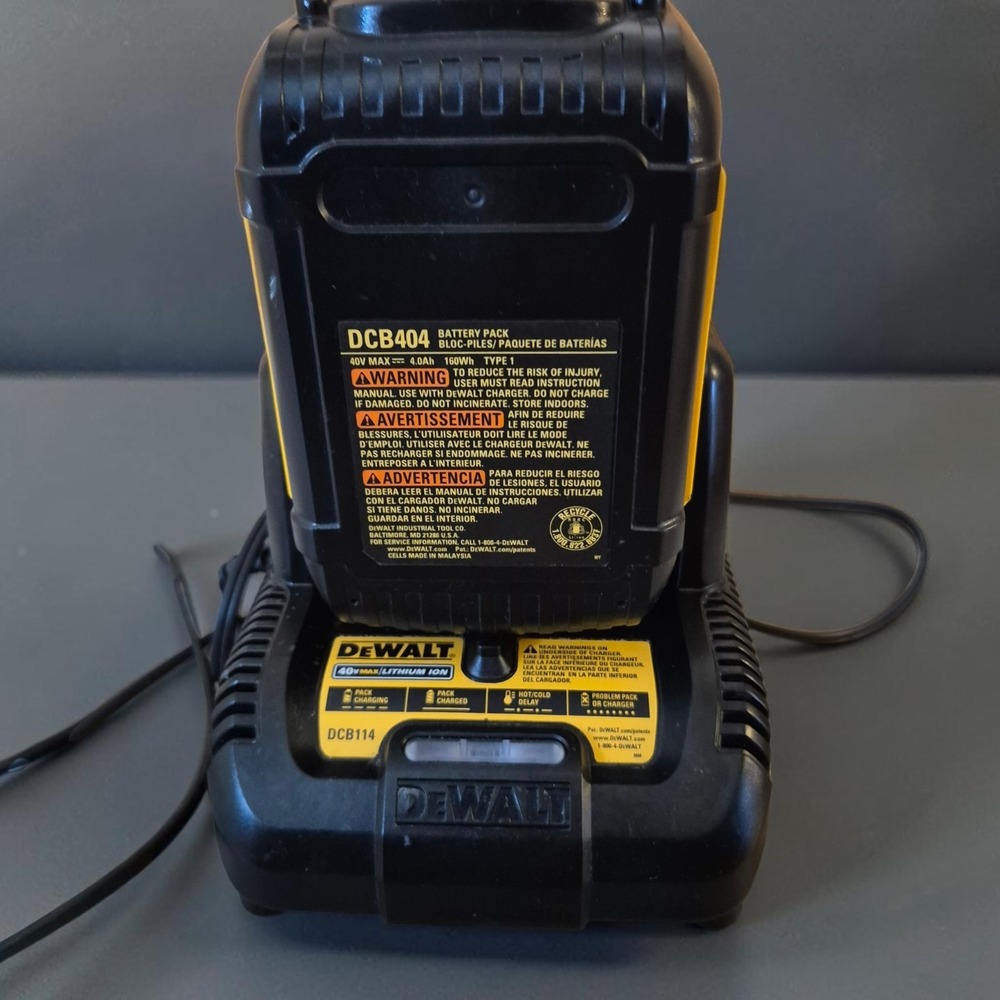 Dewalt DCB114 40v Max Li-Ion Battery Charger w/DCB404 Battery. Tested -Works